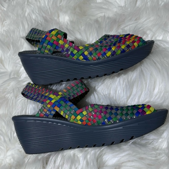 ⬇️$30 St Johns Bay colourful wedge sandals size 8 - Picture 3 of 5